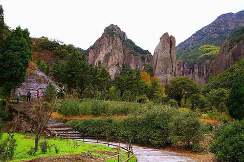 浙江 东南第一山 ,以山水奇秀闻名,素有 海上名山 之称